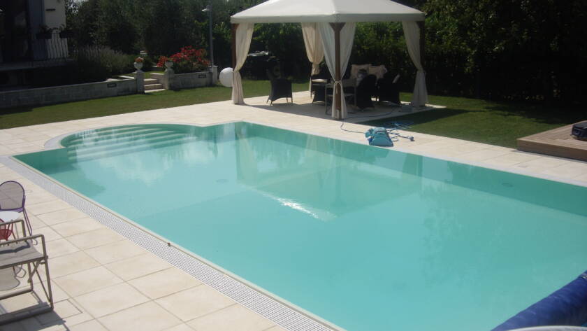 Piscina interrata in pannelli di acciao